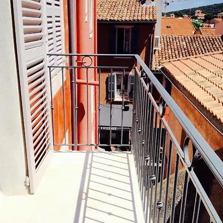 Un Balcon Dans Les Rues Piétonnes Sanary-sur-Mer