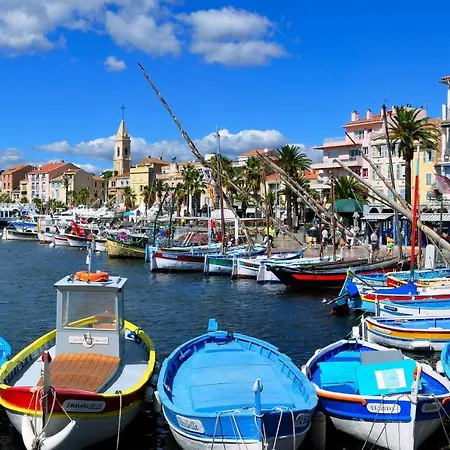 Un Balcon Dans Les Rues Piétonnes Sanary-sur-Mer